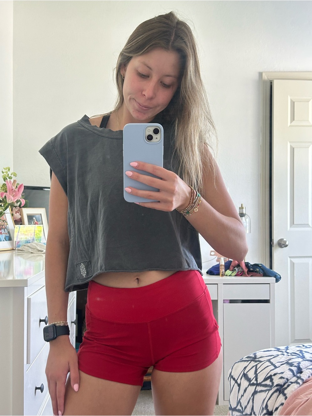 lululemon athletica Women’s Crimson Athletic Shorts - Picture 4 of 4